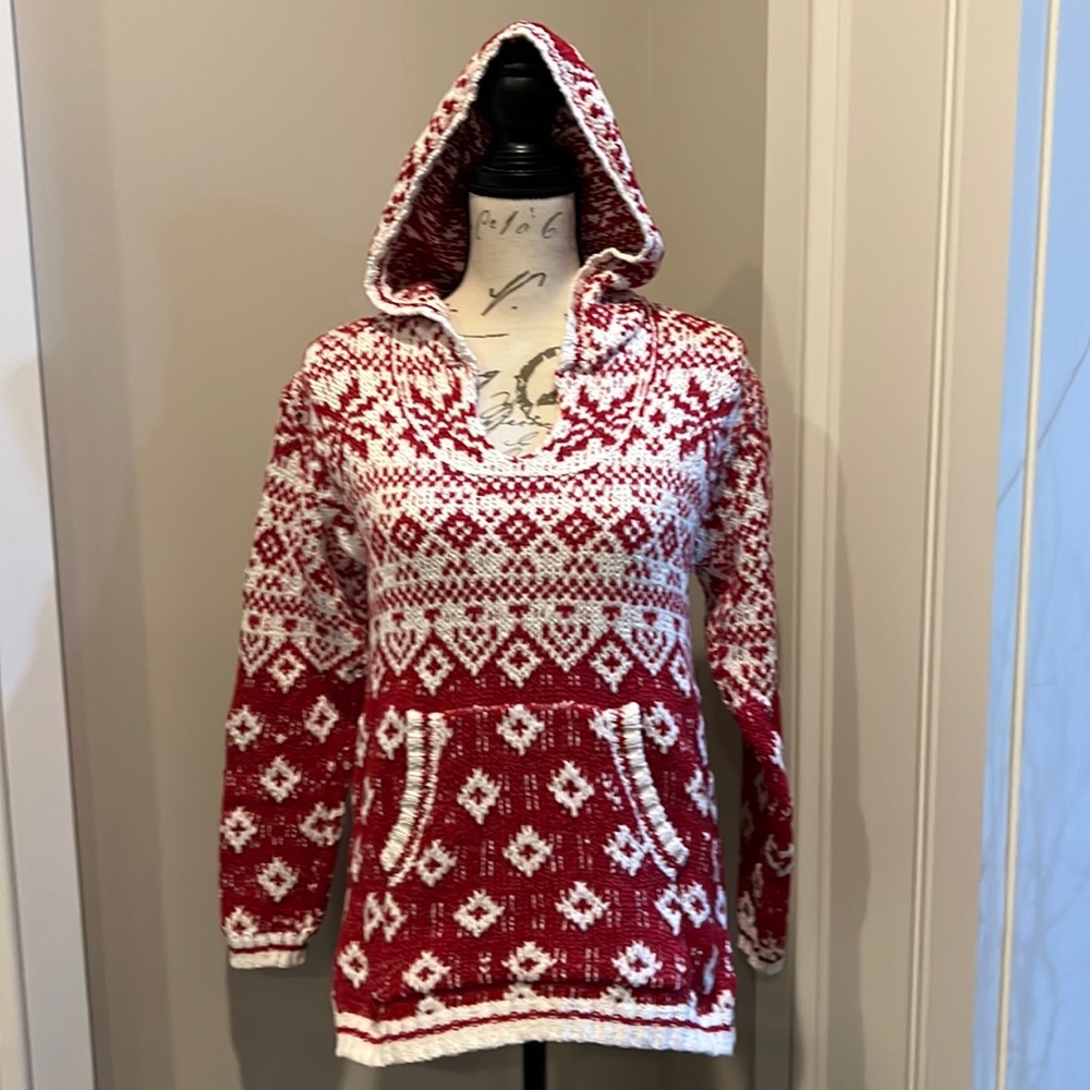 NWOT Ladies Pink Rose Hooded Sweater Size Medium!!